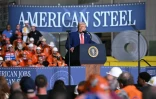 Le président américain Donald Trump en visite dans une aciérie à West Mifflin, en Pennsylvanie, le 30 mai 2025
