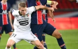 Le défenseur brésilien du PSG Marquinhos (d) au marquage du Rennais Adrien Truffert, le 7 novembre 2020 au Parc des Princes 