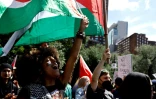 Des manifestants brandissent des drapeaux palestiniens lors d'un rassemblement à New York, le 2 septembre 2024