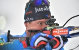 Le biathlète français Quentin Fillon-Maillet, sur le pas de tir, lors de la poursuite d'Hochfilzen (Autriche), le 11 décembre 2021