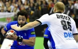 Le Français Timothey N'Guessan(g) lors du match nul 25-25 face à l'Allemagne lors du Mondial à Berlin le 15 janvier 2019