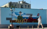 A Kerch, en Crimée annexée, une peinture murale promouvant un mouvement de jeunesse patriotique russe, le 21 juillet 2026