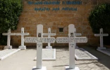 Photo prise le 9 septembre 2022 montrant les tombes des combattants de l'EOKA (organisation paramilitaire ayant lutté contre la puissance coloniale britannique entre 1955 et 1959) pendus par la puissance coloniale, dans la prison centrale de Nicosie