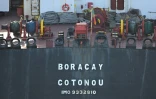 Vue aérienne du pétrolier Boracay au large du port de Saint-Nazaire le 1er octobre 2025