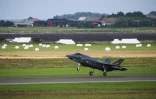 Un avion F-35 de l'armée de l'air norvégienne décolle de la base aérienne d'Orland, le 23 août 2023 près de Trondheim