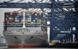 Un porte-container à Felixstowe Docks, (est de Londres), le 12 décembre 2020