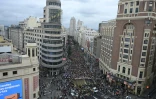 De manifestants défilent pour le droit au logement  au lendemain du rejet par les députés d'une série de mesures présentées par le gouvernement, le 3 octobre 2026 à Madrid