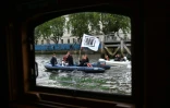 Des manifestants en faveur du maintient dans l'UE, sur la Tamise à Londres, le 15 juin 2016