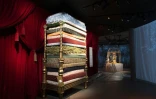Le lit de la princesse au petit pois dans le nouveau musée Andersen le 28 juin 2021 à Odense, au Danemark