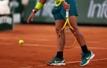 Rafael Nadal au service face à Alexander Zverev en demi-finales de Roland-Garros, le 3 juin 2022