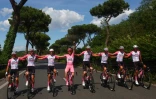 L'équipe UAE de Tadej Pogacar (c) lors de la dernière étape du Giro, le 26 mai 2024 à Rome