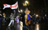 Des manifestants militant pour l'intégration de leur pays à l'Union européenne dans les rues de Tbilissi le 6 décembre 2024