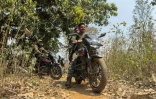L'ancien chef rebelle maoïste Yogesh Madhvi, passé du côté de l'Etat, lors d'un entraînement à Dantewada, dans le district de Bastar de l'Etat de Chhattisgahr, le 16 mars 2025 dans le centre de l'Inde