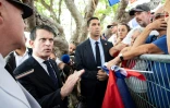 Le ministre des Outremers Manuel Valls échange avec des habitants de Nouvelle-Calédonie à Nouméa le 22 février 2025