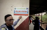 Mise en place le 20 septembre 2018 à Lobamba d'un bureau de vote pour des élections législatives au eSwatini.