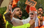 Des partisans du Bharatiya Janata (BJP), formation nationaliste hindoue au pouvoir en Inde, célèbrent la victoire devant le siège du parti à New Delhi, le 8 février 2025 