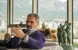 Erbil Arkin, patron de casinos et à la tête du groupe Arkin, dans son bureau à Kyrénia (Girne), dans l'autoproclamée République turque de Chypre-Nord, le 16 mars 2022
