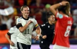 La capitaine de l'Allemagne Alexandra Popp vient de marquer le but du break contre l'Autriche en quart de l'Euro à Brentford, le 21 juillet 2022
