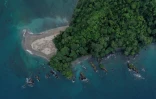 Vue aérienne de l'île de Gorgone, où se trouvait autrefois une prison, dans l'océan Pacifique au large du sud-ouest de la Colombie, le 1er décembre 2021