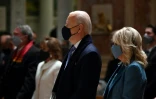 Joe Biden et son épouse Jill célèbrent la messe à Washington, mercredi 20 janvier
