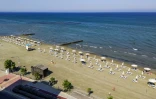 Vue aérienne de la plage de Larcana, le 1er août à Chypre