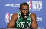 Jaylen Brown, la star des Boston Celtics, s'exprime lors d'une conférence de presse après le sixième match des finales de la Conférence Est de la NBA contre le Miami Heat, le 27 mai 2023