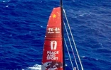Le trimaran de Guo Chuan sans son skipper (image publiée le 26 octobre 2016 par des gardes-côtes américains)