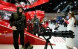 Une exposition d'armes au Forum économique international de Saint-Pétersbourg le 3 juin 2026 