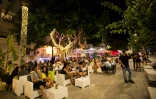 A la terrasse d'un bar sur le port d'Ibiza, le 26 août 2021