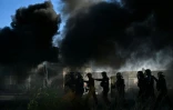 Des CRS interviennent pour lever le blocage par des pêcheurs du dépôt pétrolier de Frontignan, près de Sète, le 16 septembre 2026