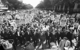 De nombreux blancs ont participé, le 28 août 1963, à la grande "Marche sur Washington" avec le révérend Martin Luther KIng (3e en partant de la gauche)