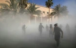Des partisans du leader chiite Moqtada Sadr devant le siège du gouvernement dans la Zone verte de Bagdad, le 29 août 2022 en Irak