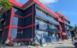 L'immeuble hébergeant les ambassades des Etats-Unis, du Royaume-Uni et de Nouvelle-Zélande endommagé par le séisme à Port-Vila, capitale des Vanuatu, le 17 décembre 2024