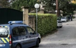 Gendarmes et journalistes devant le domicile de Pascal Fauret le 27 octobre 2015 à Saint-Cyr-au-Mont-d'Or près de Lyon