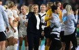 La joie de la sélectionneuse néerlandaise Sarina Wiegman, après la victoire de l'Angleterre, 2-1 (a.p.) face à l'Espagne, en quart de finale de l'Euro, le 20 juillet 2022 à Brighton