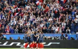 Les supporters exultent en même que l'équipe de France après le but de l'attaquante Eugenie Le Sommer face à la Corée du Sud lors du match d'ouverture du Mondial, au Parc des Princes, le 7 juin 2019
