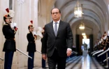 François Hollande arrivant devant le Congrès pour prononcer un discours exceptionnel après les attentats de Paris et Sait-Denis, à Versailles, le 16 novembre 2015