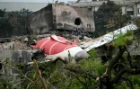 Les débris de l'avion d'Air India qui s'est écrasé sur un quartier résidentiel d'Ahmedabad, en Inde, le 13 juin 2025