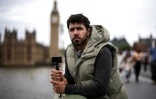 Diego Galdino, qui se filme en train de traquer les pickpockets, le 7 août 2025 à Londres 