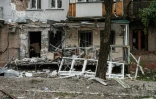 Un immeuble détruit par des tirs de mortier, le 18 mai 2022 à Severodonetsk, en Ukraine