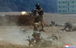 Photo diffusée par l'agence nord-coréenne KCNA, le 5 avril 2025, de soldats nord-coréens à l'entraînement dans un lieu indéterminé, le 4 avril 2025
