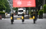 Un bus transportant Michael Taylor et son fils Peter arrive au tribunal de Tokyo, le 14 juin 2021