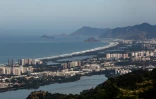 Vue sur Rio de Janeiro depuis le belvédère Mirante da Freira, sur un chemin de randonnée, le 21 juillet 2019 au Brésil