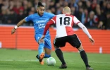 Le milieu de terrain marseillais Dimitri Payet face au défenseur de Feyenoord Gernot Trauner, lors de la demi-finale aller de la Ligue Europa Conference, le 28 avril 2022 à Rotterdam