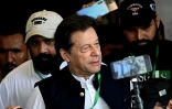 L'ancien Premier ministre Imran Khan quitte la Cour suprĂŞme, le 26 juillet 2023 Ă Islamabad, au Pakistan