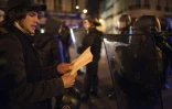 Intermittents du spectacle face à des policiers le 28 avril 2016 devant le théâtre de l'Odeon à Paris
