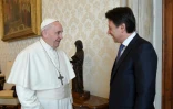 Photo transmise par le Vatican, du pape François et Giuseppe Conte au Vatican, le 30 mars 2020