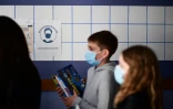 Des élèves ont revêtu un masque dans un collège à Vincennes (Val-de-Marne), le 1er septembre 2020