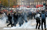 Affrontement entre manifestants contre le réchauffement climatique et la police le 29 novembre 2015 à Paris