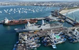 Vue aérienne du navire de l'US Navy USS San Antonio à Manta, en Équateur, le 25 août 2026 alors que le gouvernement américain renforce son soutien à l'Équateur dans la lutte contre les groupes de criminalité organisée
